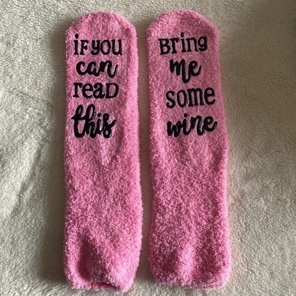 Fuzzy socks “If you can read this bring me some wine” - Picture 1 of 2